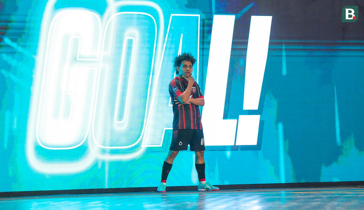 Pemain Grim Reaper, Bebeto melakukan selebrasi setelah mencetak gol ke gawang Lynx Hunters dalam laga Futsal X Series 2 di GOR UNJ, Rawamangun, Jakarta, Sabtu (17/01/2026). (Bola.com/Bagaskara Lazuardi)