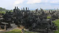 Berbagai ukiran nisan yang berada di Kompleks Makam Raja dan Hadat Banggae. (dok. majenekab.go.id)