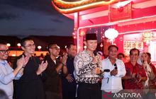 AHY Salurkan Bansos Hasil Lelang Lukisan Kuda Api SBY, Perkuat Persaudaraan di Singkawang