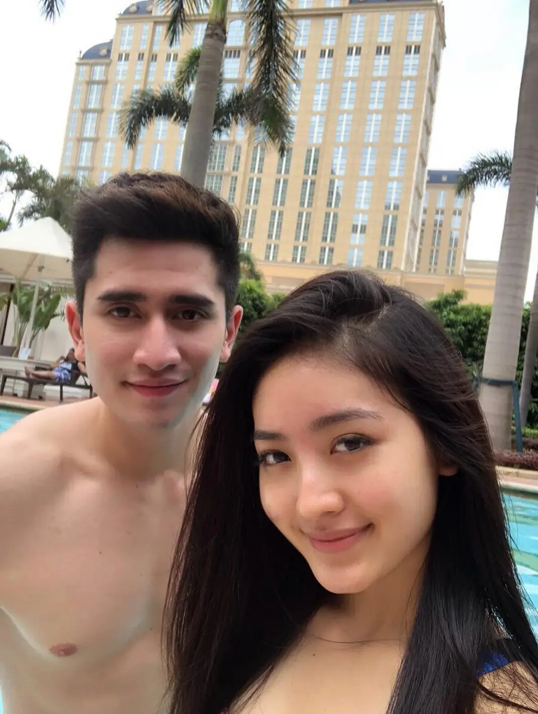 Selain Natasha Wilona, 7 Artis Ini Juga Pamer Foto di Kolam Renang