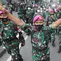 Pendekatan Humanis Marinir TNI AL Halau Massa Pendemo