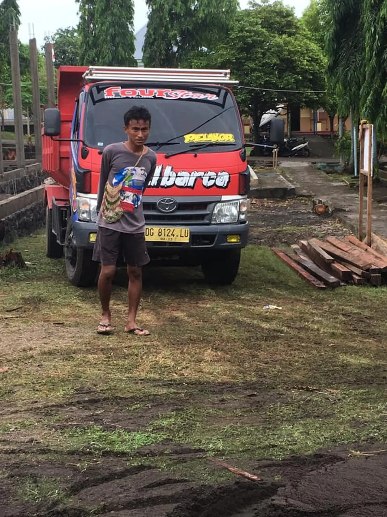 6 Potret Rafdi, Anak Pejabat yang Pilih Hidup Sederhana Jadi Kuli ...