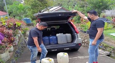 Polres Tomohon kembali mengamankan ratusan liter minuman keras jenis Cap Tikus tanpa izin, Kamis (22/07/2021).