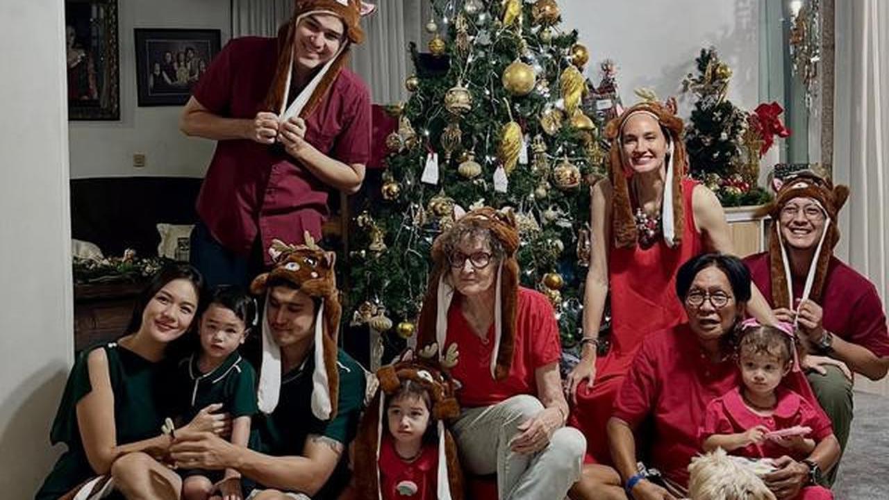 6 Potret Pohon Natal Nadine Chandrawinata di Halaman Rumah, Ditanam Sejak 2022