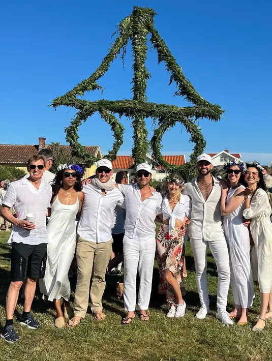 Festival Midsommar atau Midsummer merupakan perayaan musim panas di belahan bumi utara, di mana matahari bersinar paling lama sepanjang tahun. [Foto: IG/ralineshah].