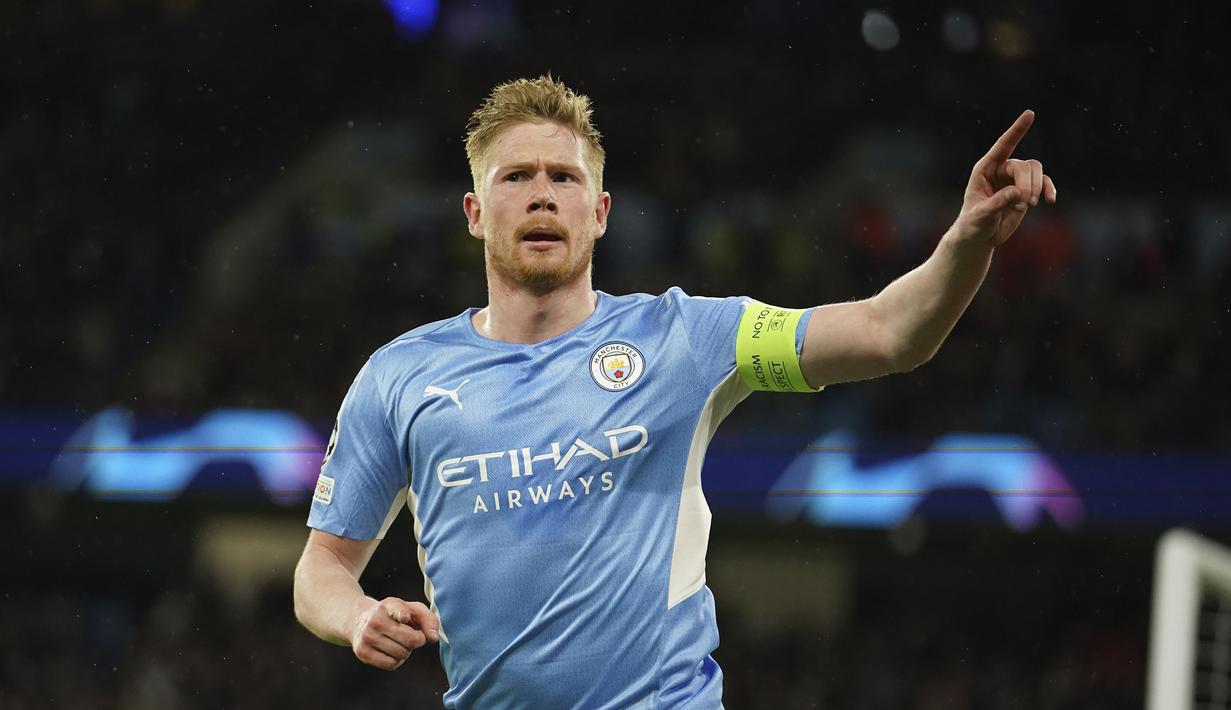 Kevin De Bruyne sukses membawa kemenangan untuk Man City saat menjamu Atletico Madrid pada leg pertama perempat final Liga Champions 2021/22, Rabu (06/04/2022) dini hari WIB. Satu-satunya gol atas nama dirinya tersebut menjadi modal penting bagi The Cityzens untuk leg kedua nanti. (AP/Dave Thompson)