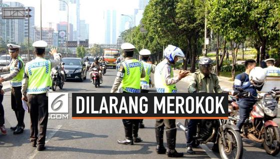 VIDEO: Merokok Sambil Motoran Bakal Didenda Rp 750 Ribu