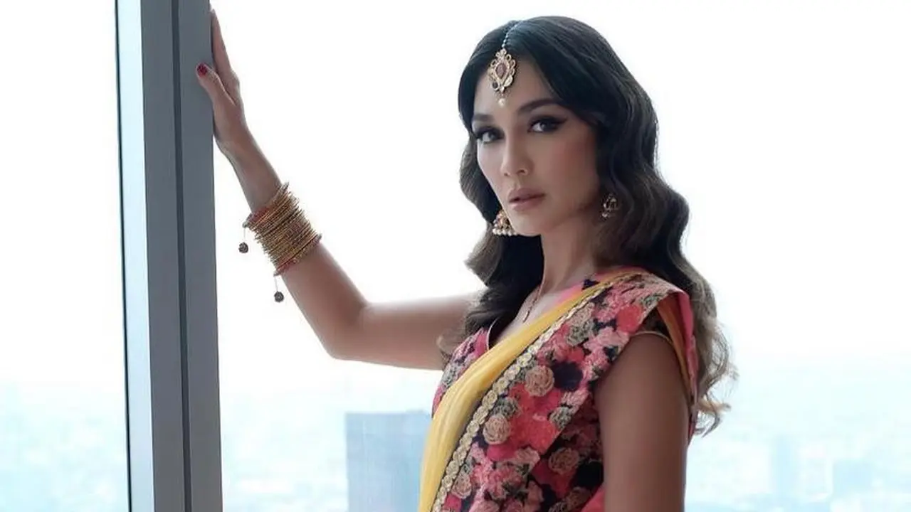 9 Adu Gaya Artis Pakai saat Pakai Lehenga, Luna Maya hingga Lesti Kejora