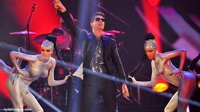 robin-thicke-131112c.jpg