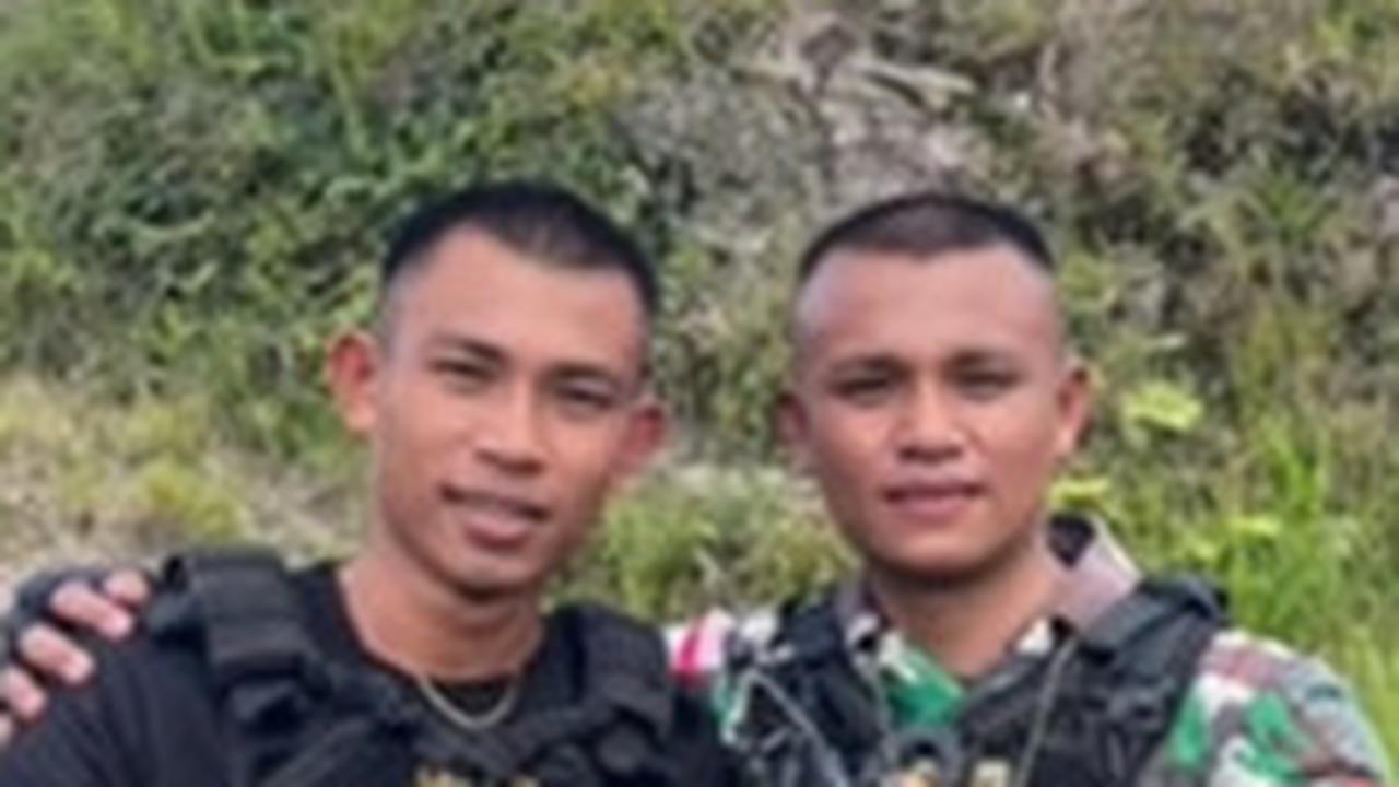 Pisah 5 Tahun Bertemu di Penugasan Papua