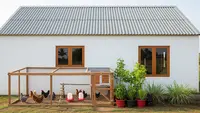 7 Gambar Rumah Minimalis di Desa Lengkap dengan Kandang Ayam Modern dan Fungsional