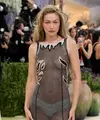 Gigi Hadid Tampil Glamor di Met Gala 2026 dengan gaun transparan. Photo by JULIAN HAMILTON / GETTY IMAGES NORTH AMERICA / GETTY IMAGES VIA AFP