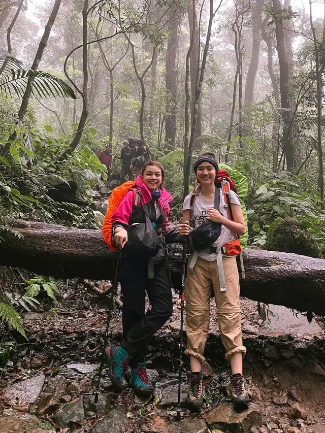 7 Momen Pendakian Pertama Febby Rastanty di Gunung Gede Pangrango