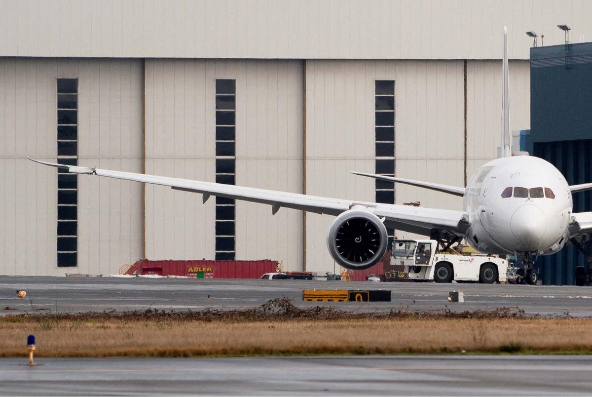 Sayap Pesawat Japan Airlines Menabrak Ekor Pesawat Delta Airlines di Bandara Seattle