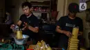 Kemasan kopi Bis Kota masih terbungkus oleh kertas cokelat yang biasa digunakan untuk sampul buku dengan gambar bus di depannya. (Liputan6.com/Angga Yuniar)