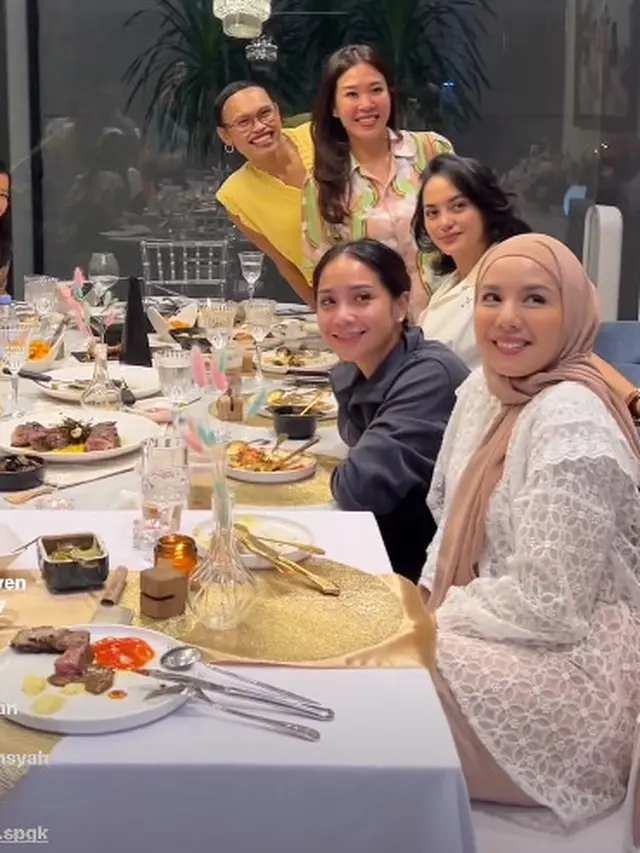 Adu Gaya Kasual Tapi Fashionable Geng Cendol Rayakan Ultah Titi Kamal, Mulai dari Nagita Slavina, Luna Maya, hingga Wulan Guritno