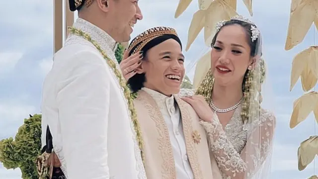Momen kebahagiaan Noah pada saat acara pernikahan orang tuanya/@bcltiko
