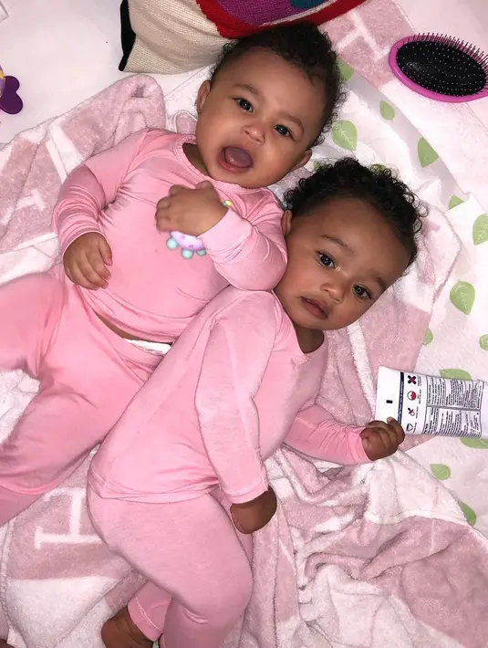 Chicago dan Stormi sendiri hanya terpaut usia dua minggu. (instagram/kyliejenner)