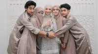 Adiba Khanza dan ketiga adiknya (Sumber: Instagram/_ummi_pipik_)