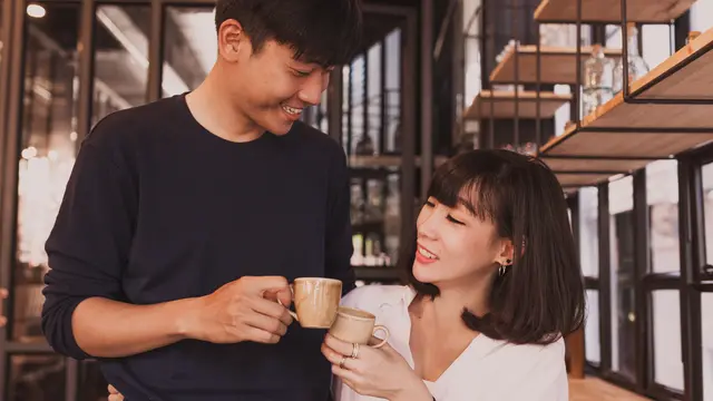 couple mei bahasa tubuh