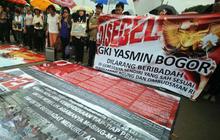 Jemaat GKI Yasmin dan HKBP Filadelfia beribadah di depan Istana