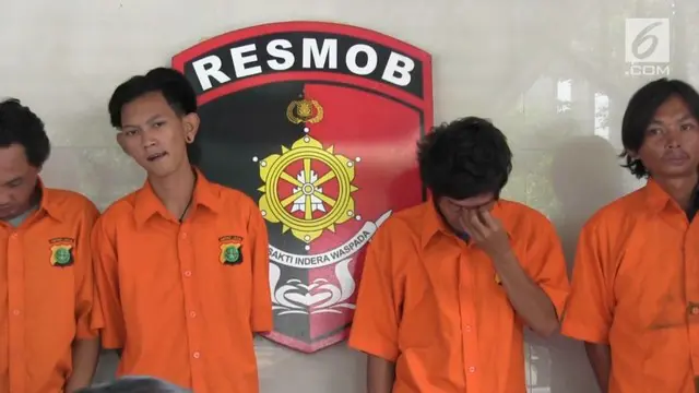 Polda Metro Jaya menangkap komplotan preman yang biasa memeras para sopir bajaj mereka telah melakukan pemerasan sejak 2015