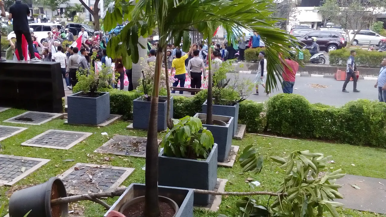 Massa HMI geruduk KPK