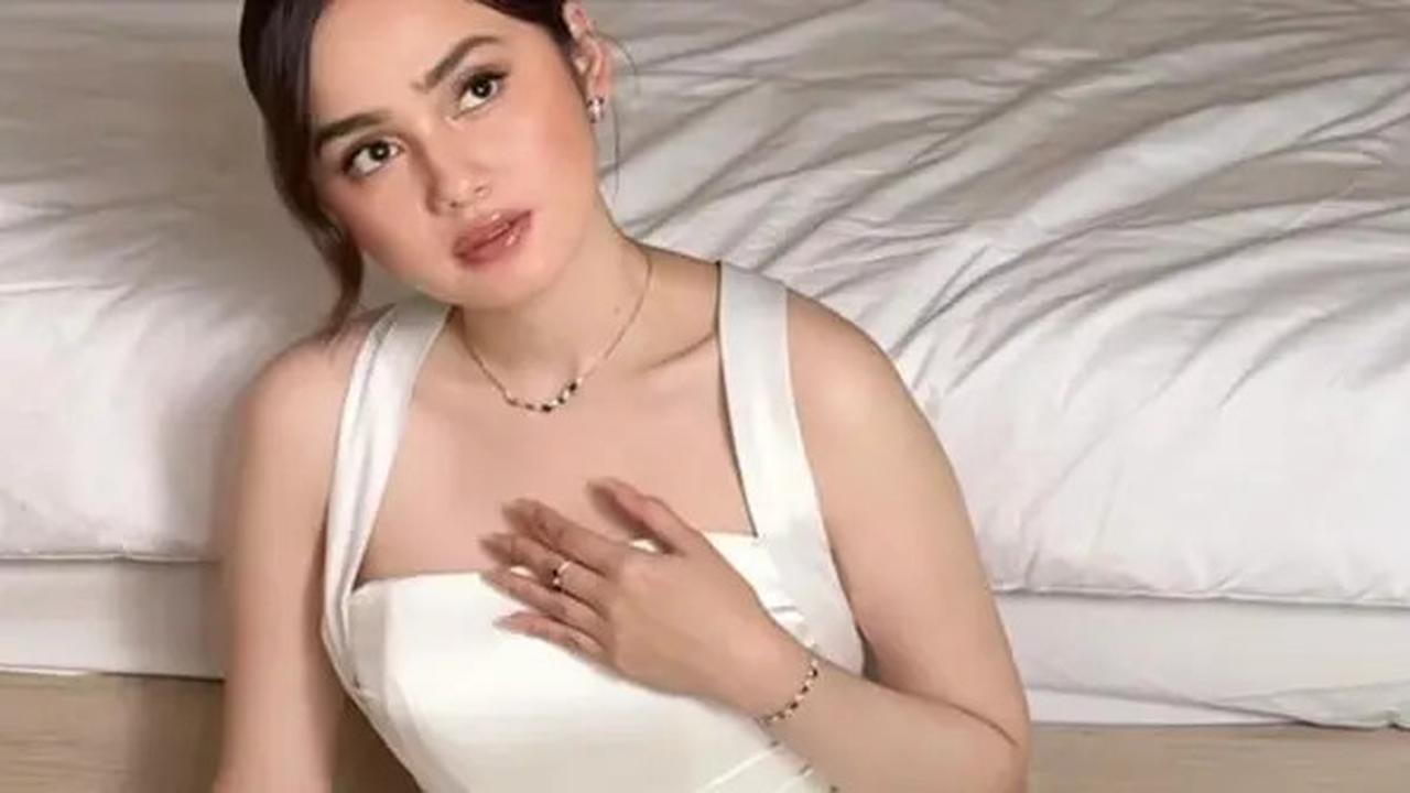 Potret Cantik Elegan Syifa Hadju Pakai Gaun Putih, Tampil Memikat Bak Calon Pengantin