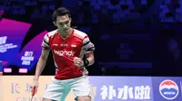 Tunggal putra Indonesia, Jonatan Christie, tampil melawan pemain Thailand, Kunlavut Vitidsarn, pada perempat final Piala Sudirman 2025, di Xiamen, China, Jumat (2/5/2025). (PBSI)
