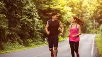 Pria dan wanita tengah jogging. (Shutterstock)