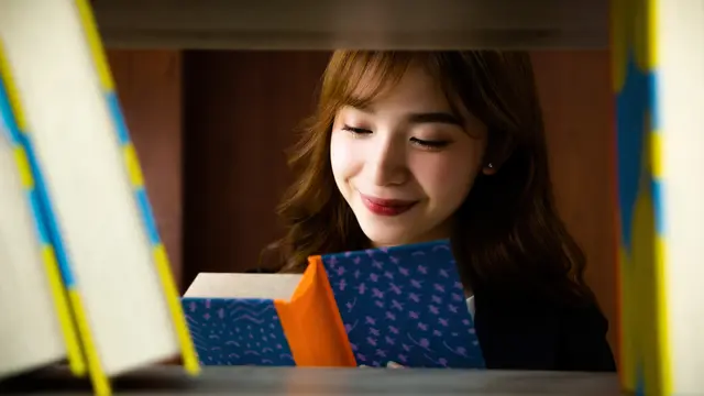 wanita agustus perpustakaan