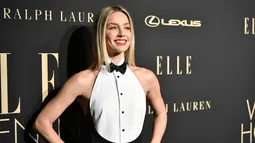 Aktris Annabelle Wallis berpose saat tiba menghadiri penghargaan ELLE Women ke-26 di Hollywood di Beverly Hills, California (14/10/2019). (AFP Photo/Emma McIntyre)