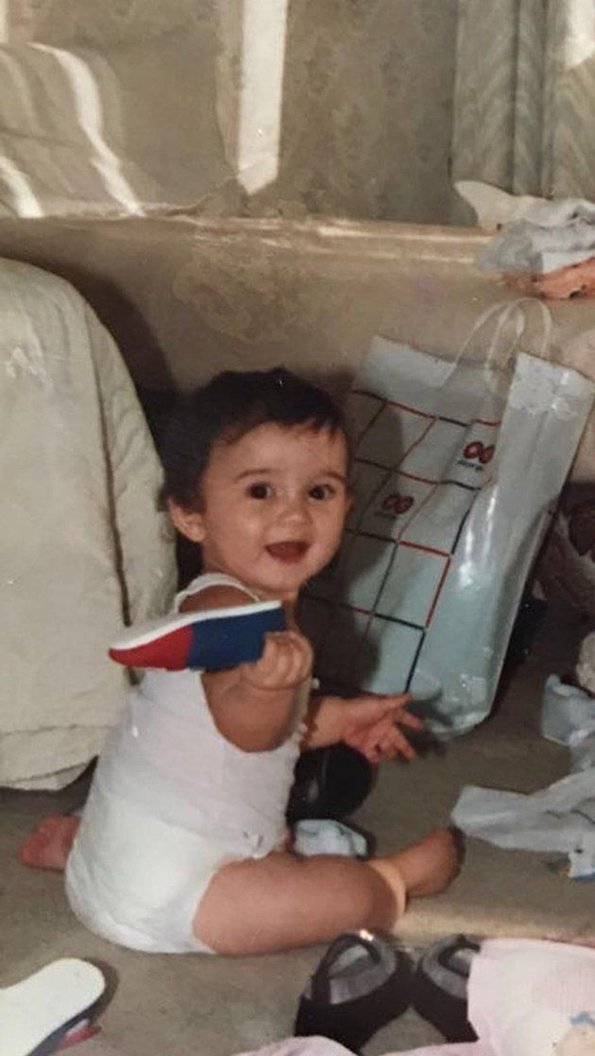 Seperti inilah salah satu potret Julie Estelle saat masih bayi. Begitu menggemaskan, ya.