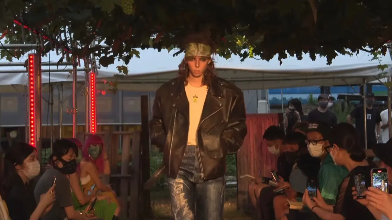 Bangga, Koleksi Busana dari Bahan Jamur Asal Indonesia Tampil di Panggung Paris Fashion Week