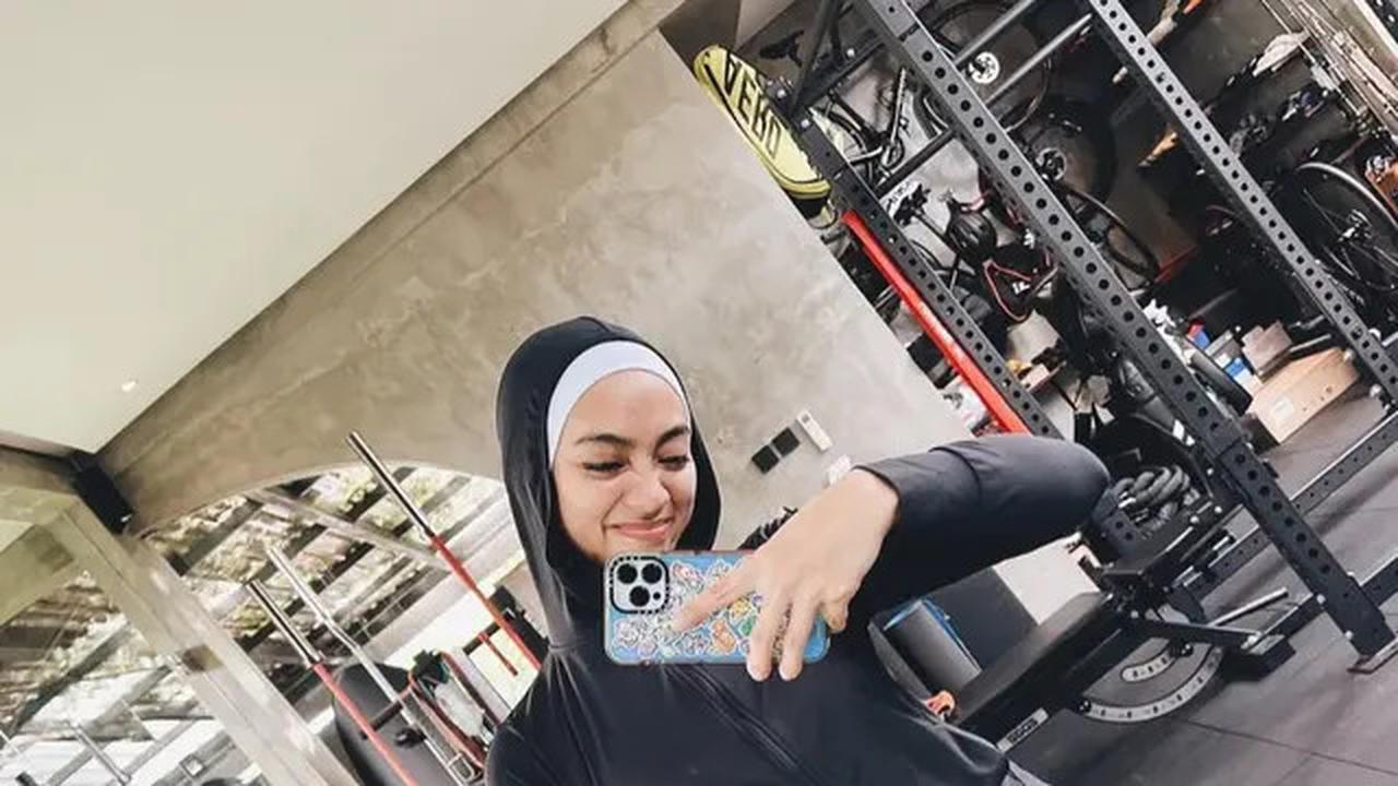 Inspirasi Outfit Ala Ayudia Bing Slamet, Si Penggemar Outfit Hitam yang Selalu Tampil Glowing dan Jadi Ciri Khasnya