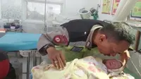 Bayi yang dibuang mendapatkan perawatan di Puskesmas Balung (Istimewa)