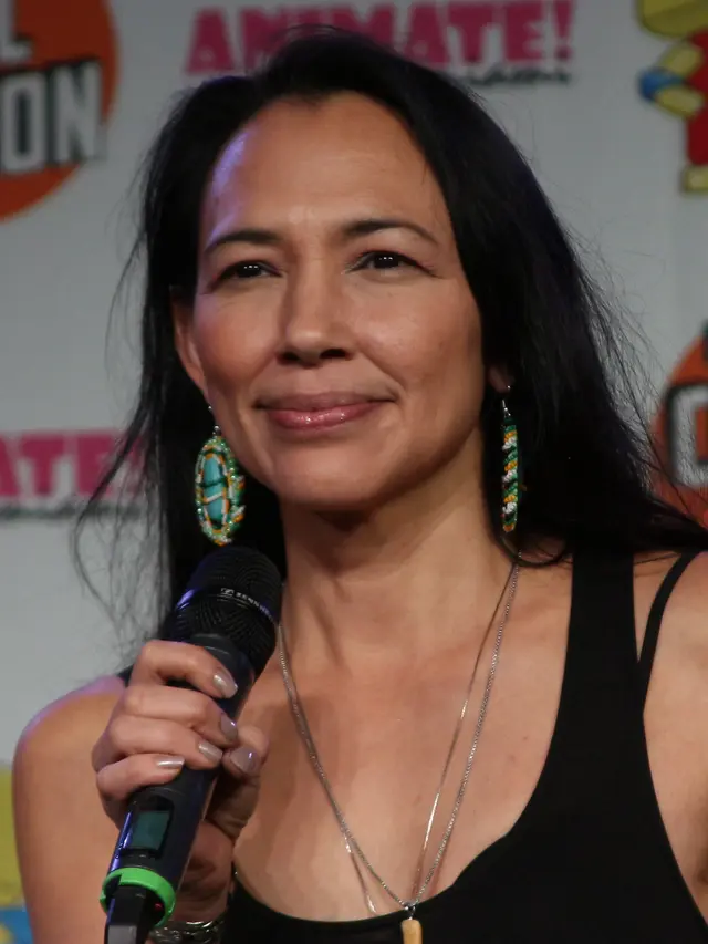 Irene Bedard pengisi suara Pocahontas di Magic City Comic Con 2016. Film animasi Pocahontas garapan Disney rilis pada 1995 silam. (Foto: Steve Cranston via Wikimedia Commons)