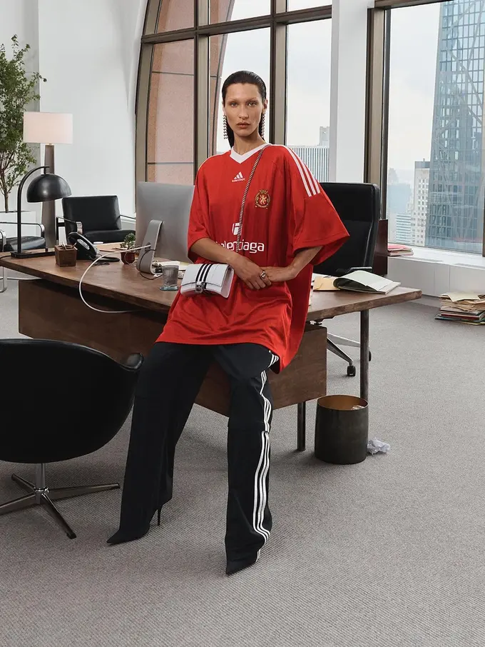 Kompak Depak Kanye West, Balenciaga dan Adidas Bikin Koleksi Kolaborasi Terbaru