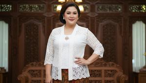 Atasan Brokat untuk Bahu Lebar dan Rok Batik untuk Paha Besar (AI)