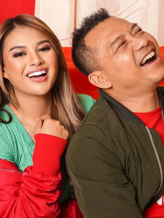 "Gimana gue mau ngelarang anak gue (menjalin hubungan dengan Atta Halilintar)?. Lho, gimana? Mana bisa? Ya, sudah. Terserah dia (Aurel). Tapi, selama, ya... Atta support kamu, good," kata Anang Hermansyah dalam kanal YouTube The Hermansyah A6. (Instagram/aurelie.hermansyah)