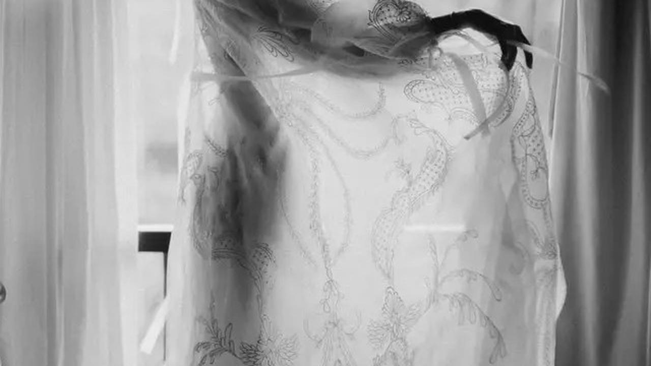 Menilik Detail Model Bridal Robe Luna Maya, Elegan Penuh Makna Filosofis