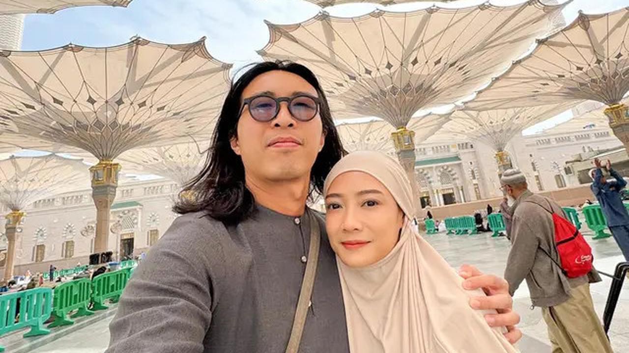 7 Potret Dokter Tirta dan Sang Istri Nisa An Nashr Umroh, Sering Dikira Masih Duda