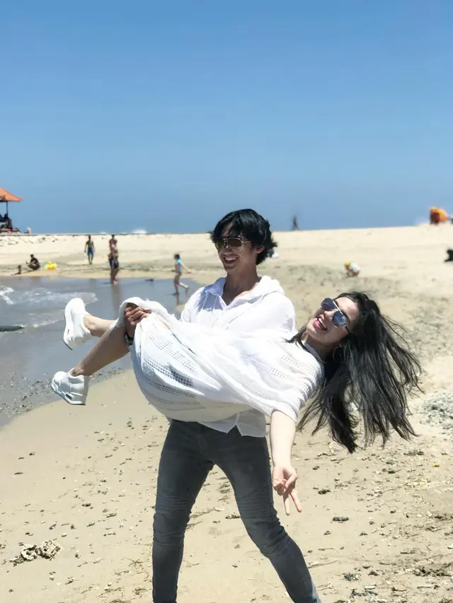 Kerap Liburan Bersama, Ini 6 Momen Manis Caesar Hito dan Felicya Angelista