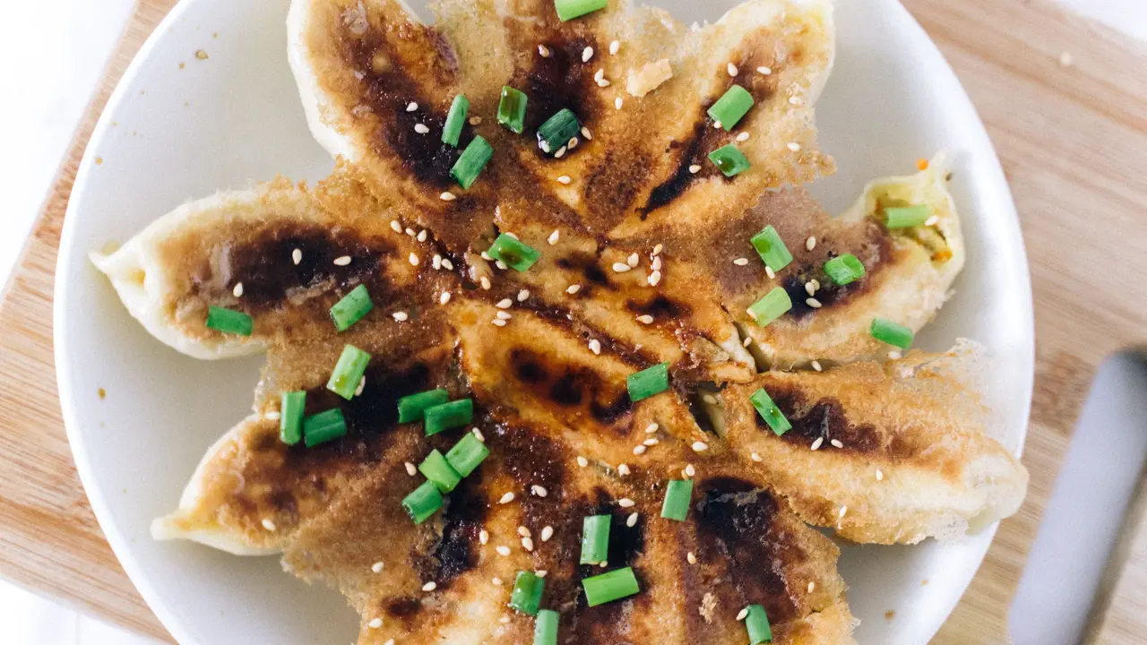 Cara Membuat Gyoza Jepang Isi Ayam dan Sayuran di Rumah.