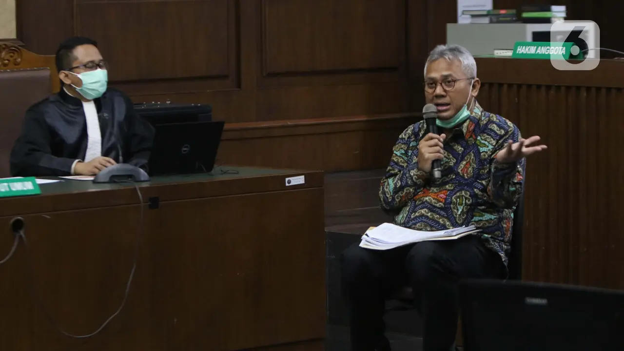 FOTO: Ketua KPU Bersaksi di Sidang Suap PAW Anggota DPR