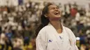 Karateka Indonesia, Ceyco Georgia Zefanya menjadi juara dunia junior putri asal Indonesia usai meraih gelar nomor Junior Kumite 59+ kg di ICE BSD, Tangerang, Jumat (13/11/2015). (Bola.com/Vitalis Yogi Trisna) 