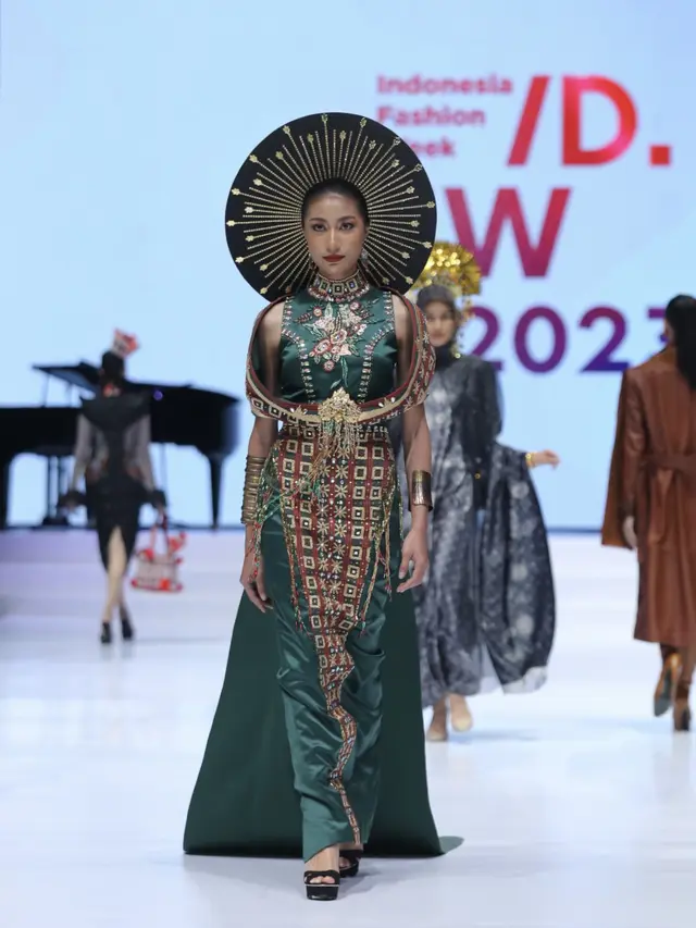 Sagara dari Timur, Parade Busana dari Daerah Kepulauan yang Hadir di Indonesia Fashion Week 2023