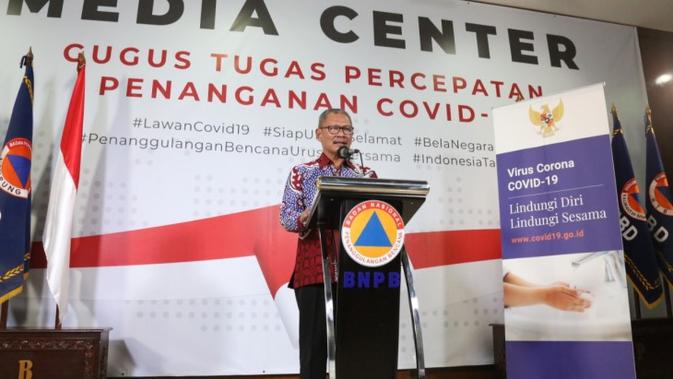 Juru Bicara Penanganan COVID-19 di Indonesia, Achmad Yuriantosaat konferensi pers Corona secara Live di Graha BNPB, Jakarta, Selasa (31/3/2020). (Dok Badan Nasional Penanggulangan Bencana/BNPB)