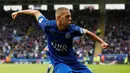  Islam Slimani memborong 2 gol saat Leicester City menang telak 3-0 atas Burnley dalam laga Premier League di Stadion King Power, Leicester, Sabtu (17/9/2016) malam WIB. (Action Images via Reuters/John Sibley)