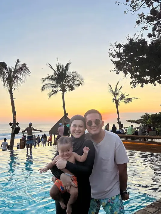 Menikah sejak 7 Februari 2021 dengan Adhi Permana, saat ini Kesha Ratuliu sudah dikaruniai seorang putra. (FOTO: instagram.com/kesharatuliu05/)